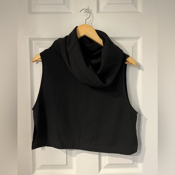 Forever 21 Black Cowl Beck Crop BNWT - Picture 1 of 4